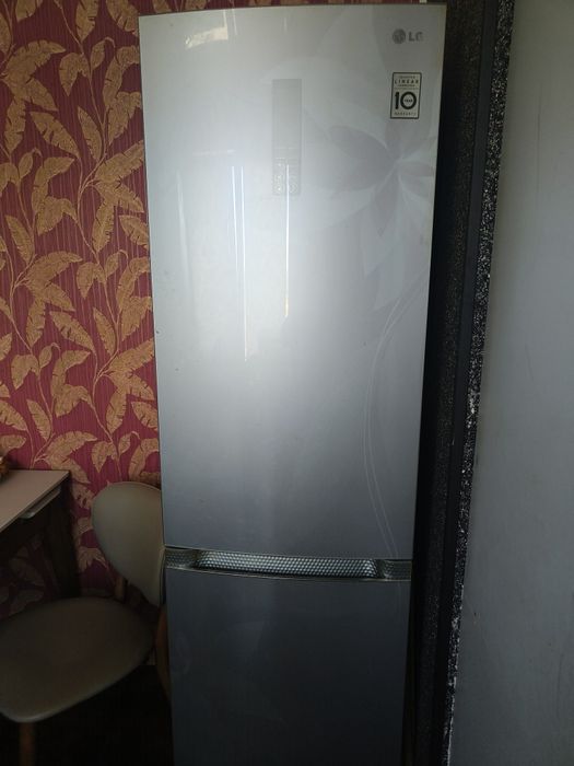 Продам Холодильник LG