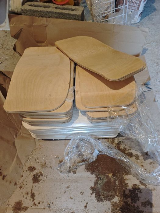 Партаның арқалары мен асты бар