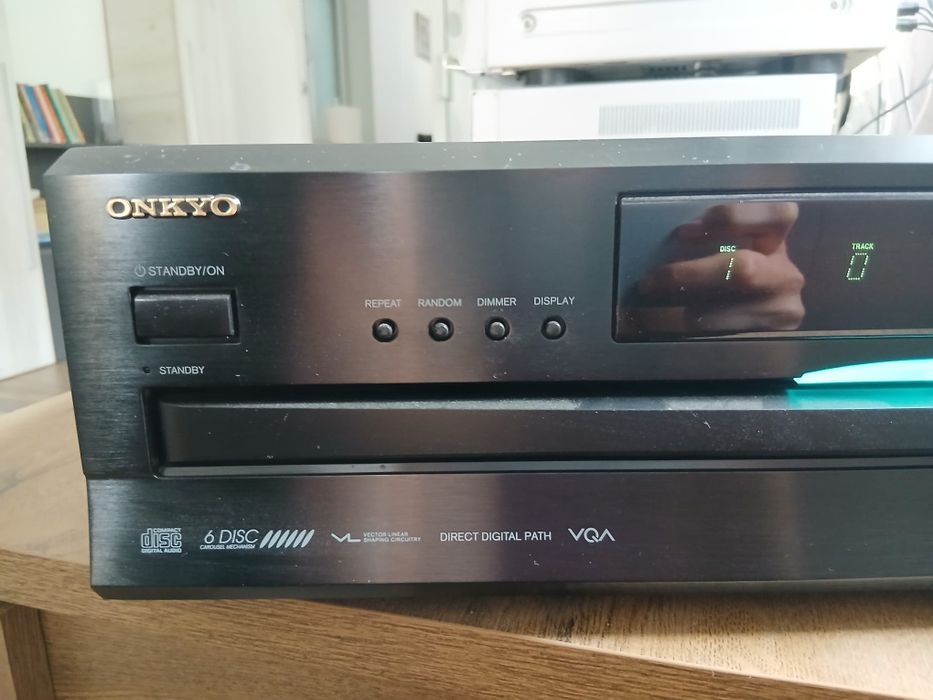 Cd player Onkyo cu 6 compartimente