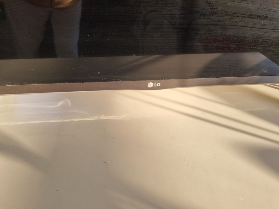 Смарт телевизор LG 32 INCH
+ дистанционно