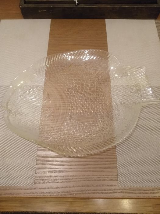 Продам стекляное блюдо.