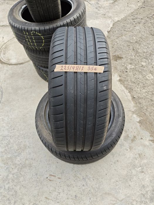 225/45/17 Vredestein