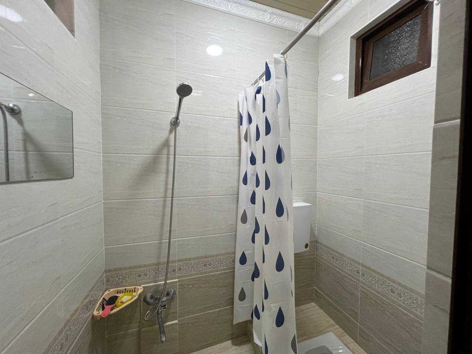 Uchastka sotiladi Sergeli tuman 4.2 sotix 8 ta xona 9chi oshxona