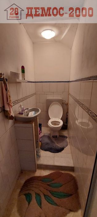 Самостоятелна къща с двор в с.Бенковски