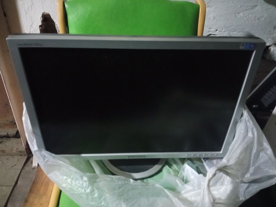 Продаю мониторы б/у