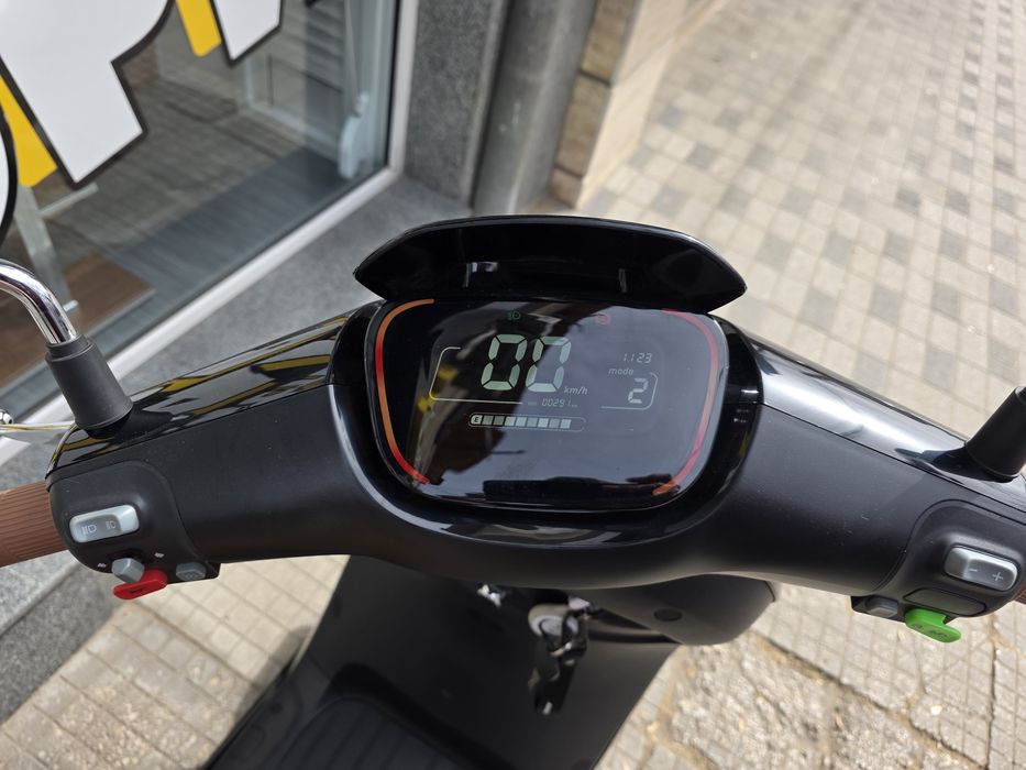 Segway e125s на 300 km електрически скутер.