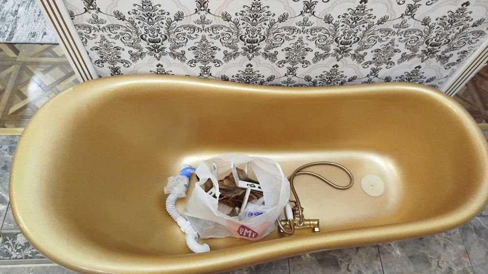 Продам ванну со смесителем и сифоном