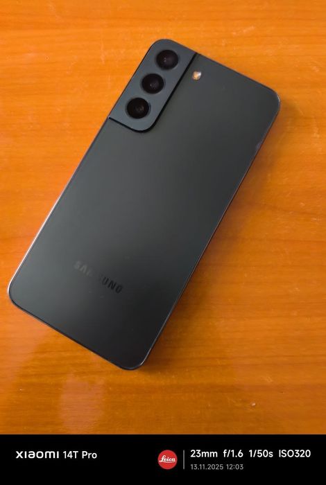 Продам Samsung s22