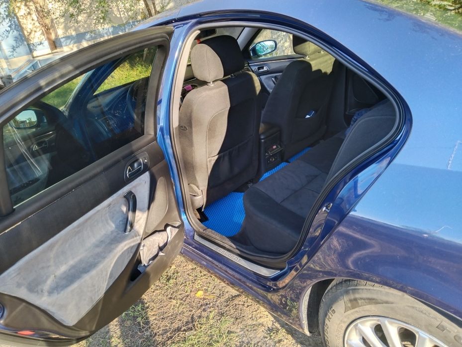 Пежо 607. Обём двигателя 2,2.