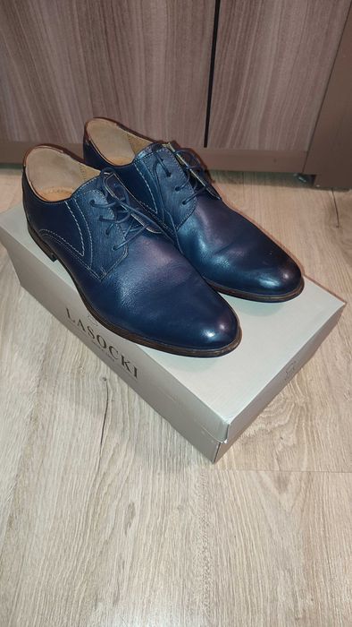 Мъжки официален костюм и обувки