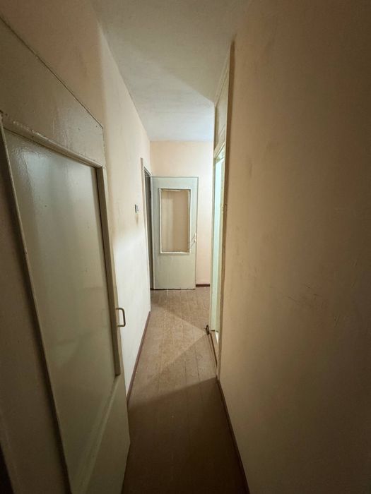 Срочно продаеться 2 комнатная в городе Чирчик раеоне Октяабре бар