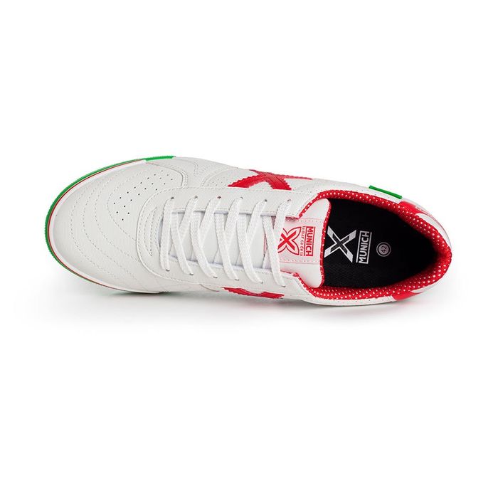 Футзалки, футбольная обувь для зала