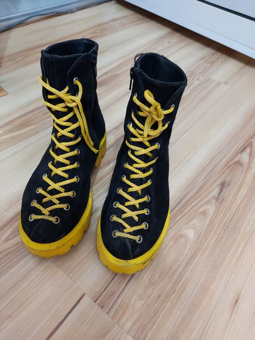 Vand ghete piele model deosebit