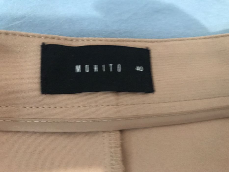 Къса пола с  декоративни копчета, MOHITO, N 40