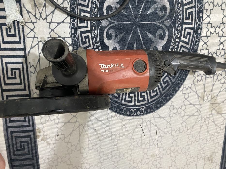 Болгарка макита.