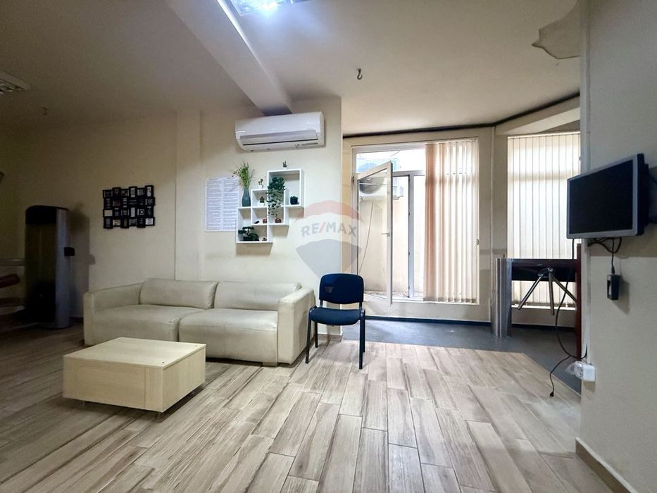 Функционално помещение на ТОП локация за продажба, Център, гр. Варна,