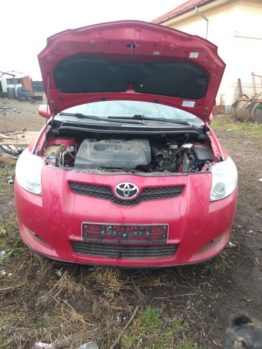 Dezmembrez Toyota Auris