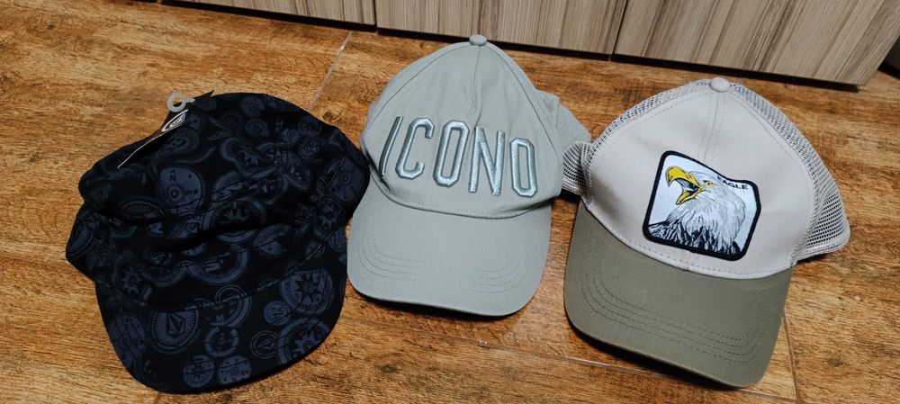 Шапки с козирка различни модели