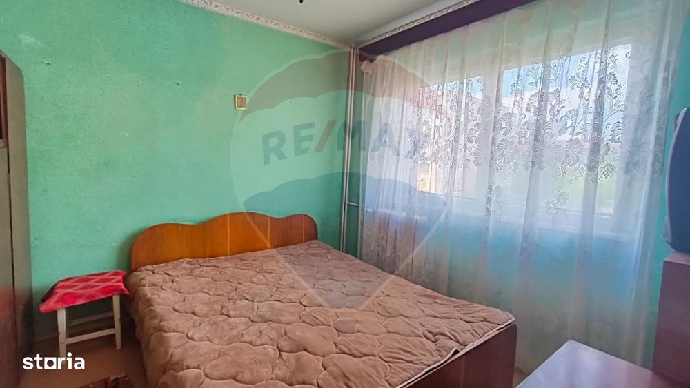 Apartament cu 3 camere de vânzare, decomandat Micro 17- Galați
