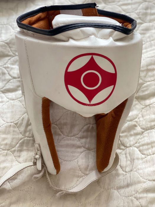 Продам шлем для каратэ