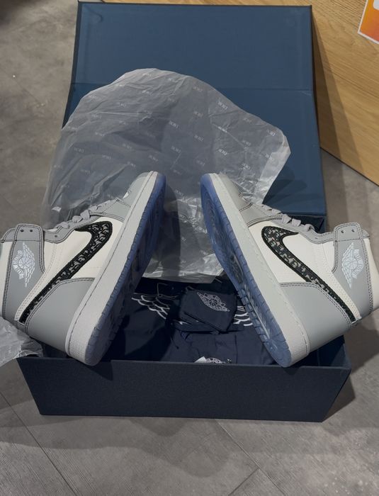 Air Jordan 1 Retro High Dior , Stoc limitat