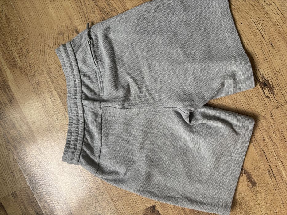 Продавам къси гащи pullbear