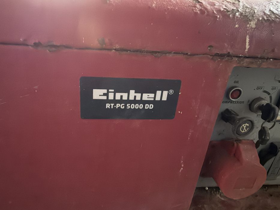 Generator trifazat