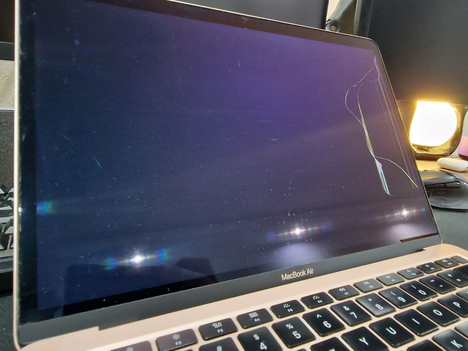 MacBook Air 2020 разбит экран