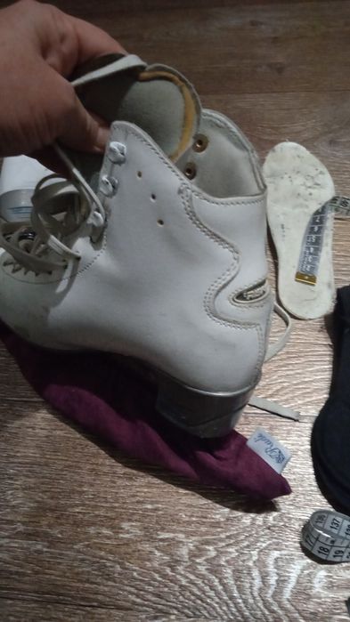 Продам коньки фигурные