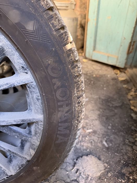 Продам шины Yokohama 215/55/17