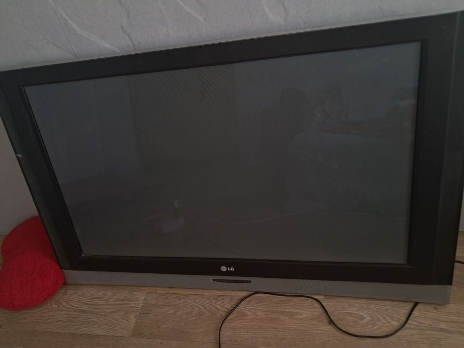 Продам телевизлр lg