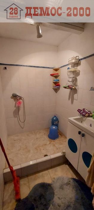Самостоятелна къща с двор в с.Бенковски