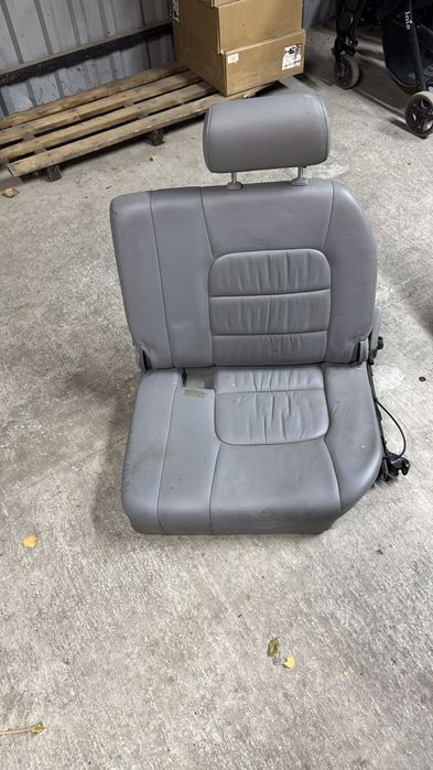 Сиденья на Лэнд крузер 100 третий ряд