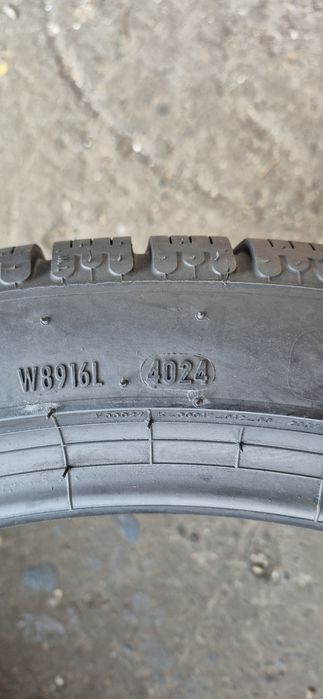 4 anvelope iarna Pirelli,fata 255/40/21,spate 285/35/21,dot 2022-2024.Pretul este pe bucata.