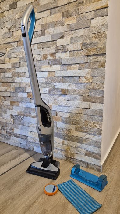 Aspirator vertical Philips PowerPro Aqua