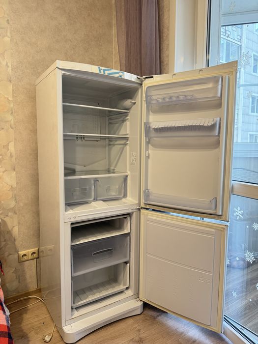 Холодильник INDESIT