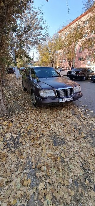 Мерседес 124 седан