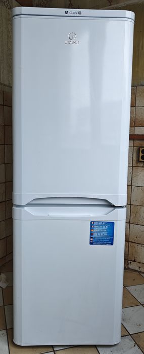 Хладилник с фризер Indesit NCAA 55 228л.