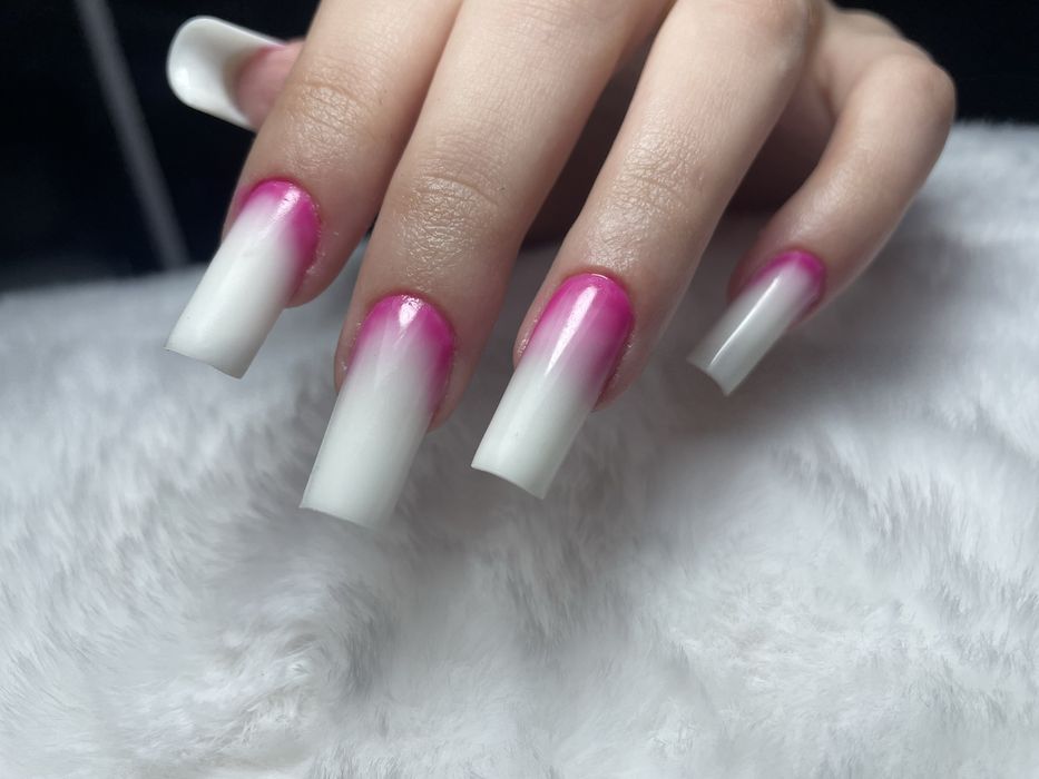 Realizez manichiura-pedichiura  gel și semi