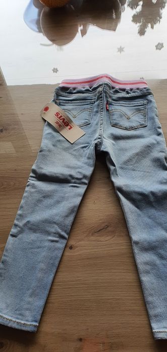 Нови дънки" Levis"