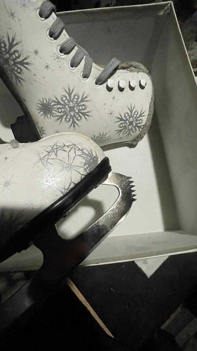 Продам коньки Reebok