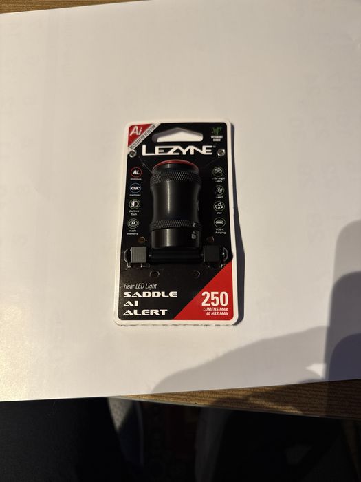 Lumina Lezyne pentu Sa cu AI