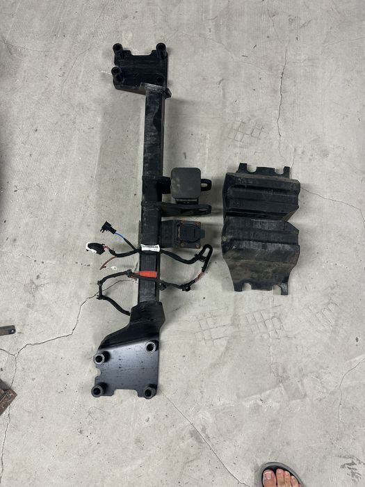 Оригинален теглич за Audi Q8