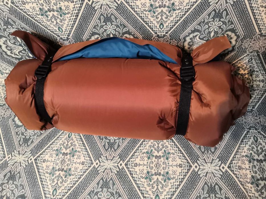 Самонадуваем  къмпинг матрак за 1 човек