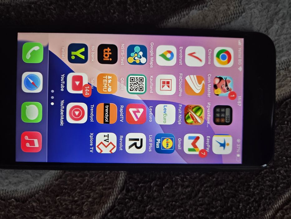 Айфон SE 2020  черен