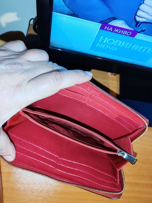 Дамско протмоне червен Марков ,късметлийски