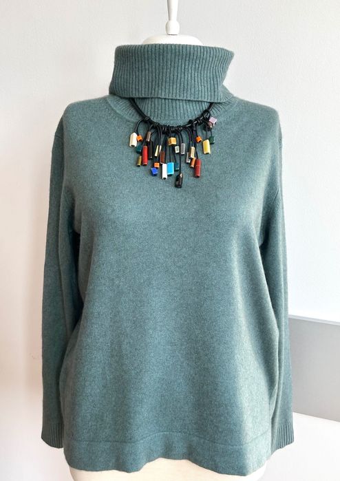 Мек топъл разкошен пуловер в хубав цвят