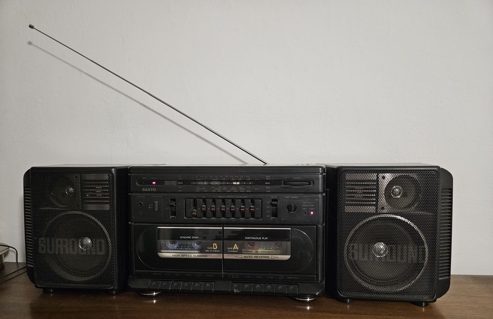Продавам радио касетофон SANYO