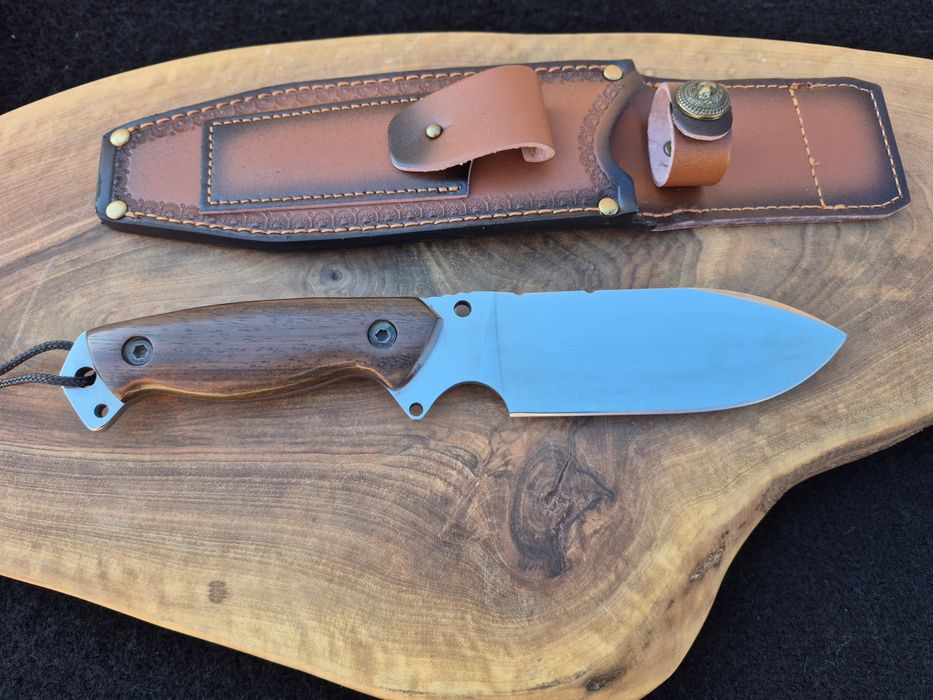 Ловен нож,фултанг с кожена кания LN431