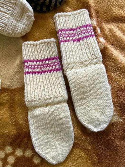 Вълнени ръчно изплетени чорапи